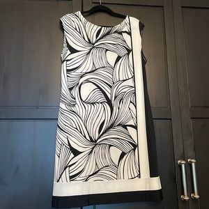 Donna Morgan - sleeveless floral shift dress